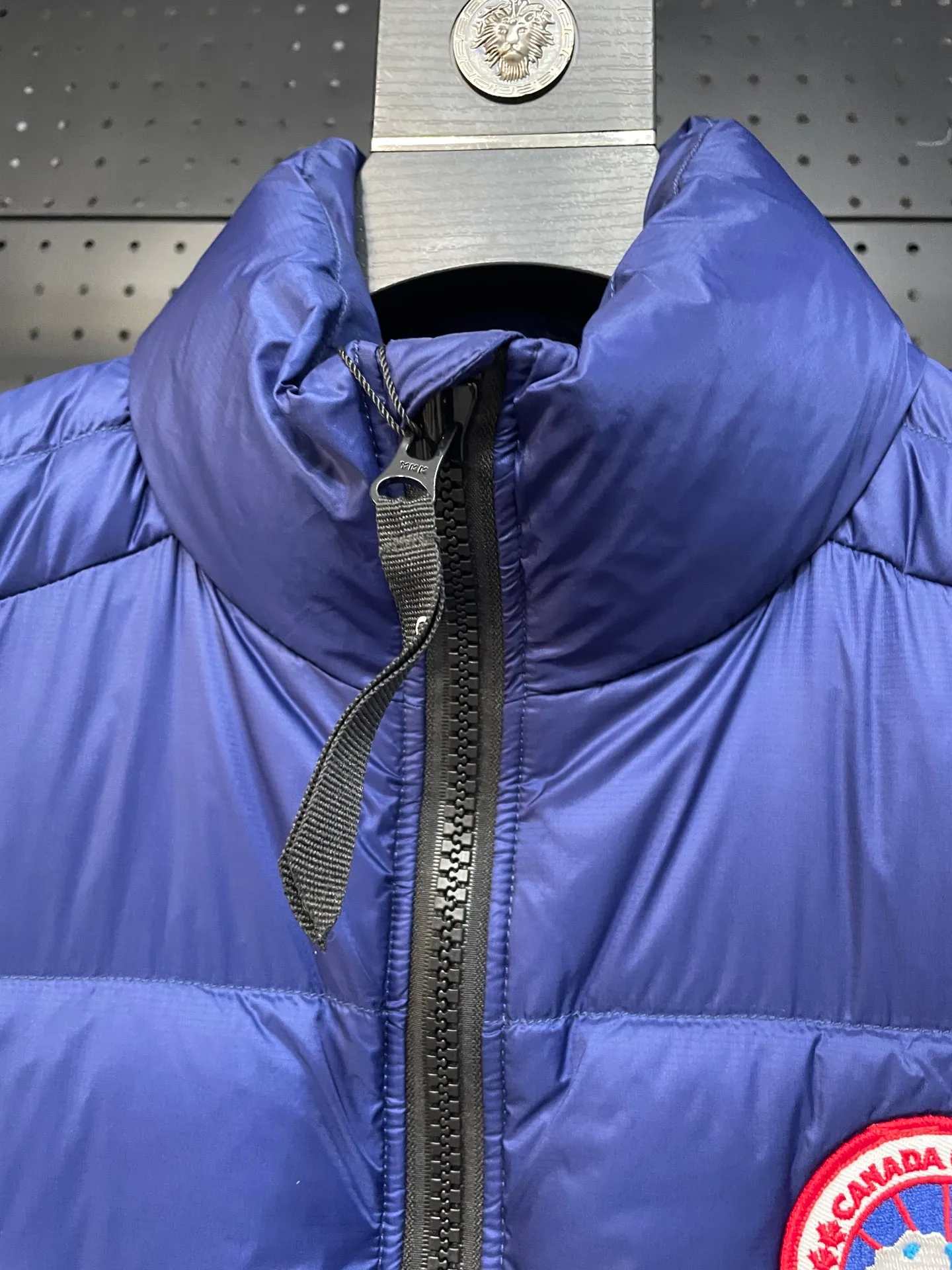 P560 Canadian brand CanadaGoose men's and women's CROFTON lightweight down vest 2229M DWR water-repellent treatment WindWall windproof fabric 700 fleece filling original mold opening details one to one production The upper body effect is stunning Exclusively available on the Xiaohongshu purchasing platform The highest version on the market Size: XS S M L XL XXL